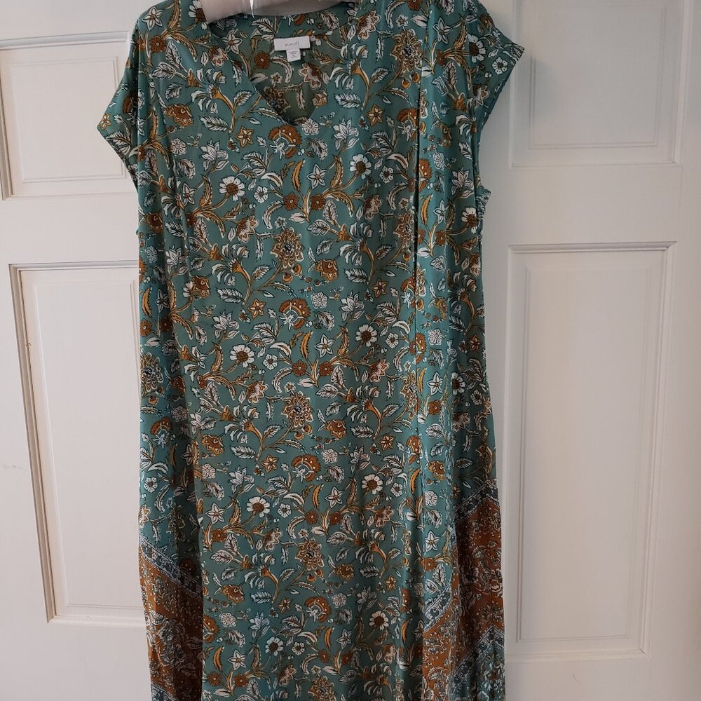 Sleeveless green pattern shift dress